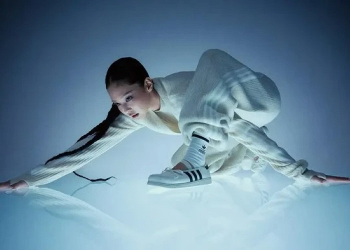 Jennie BLACKPINK Ubah adidas Superstar Jadi Ballet Sneakers yang Chic