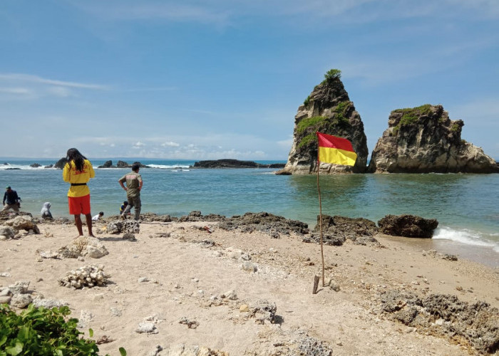 200 Personel Balawista Banten Dikerahkan di Wisata Pantai