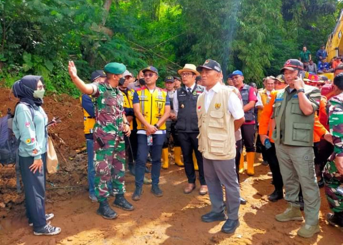 Bantu Korban yang Masih Tertimbun dan Buka Akses, TNI AD Kerahkan 234 Personil ke Cianjur 