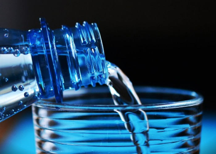 Minum Air Putih Ternyata Mammpu Menjaga Kesehatan Kulit, Berikut Penjelasannya