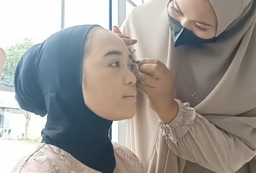 Lima Trik Make Up yang Bikin Kamu Tampil Cantik di Momen Wisuda 