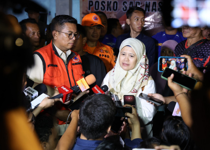 Gubernur Andra Soni Perkuat Dukungan di Posko SAR Carita, Dapur Umum hingga Penginapan Disiapkan