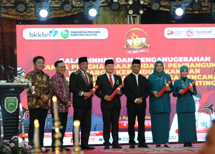 Hari Keluarga Nasional 2023, Dua Gubernur dan Dua Kepala Sekolah Raih Penghargaan dari BKKBN