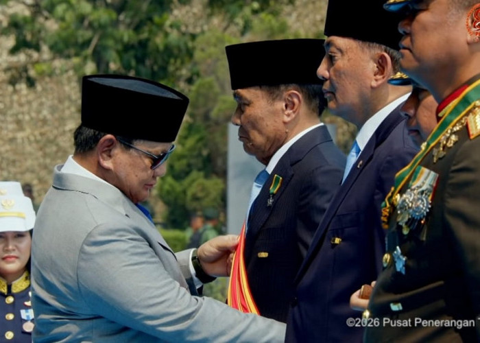 Peringatan HUT ke-81 TNI, Presiden Prabowo Anugerahkan Tanda Kehormatan Bintang Mahaputera