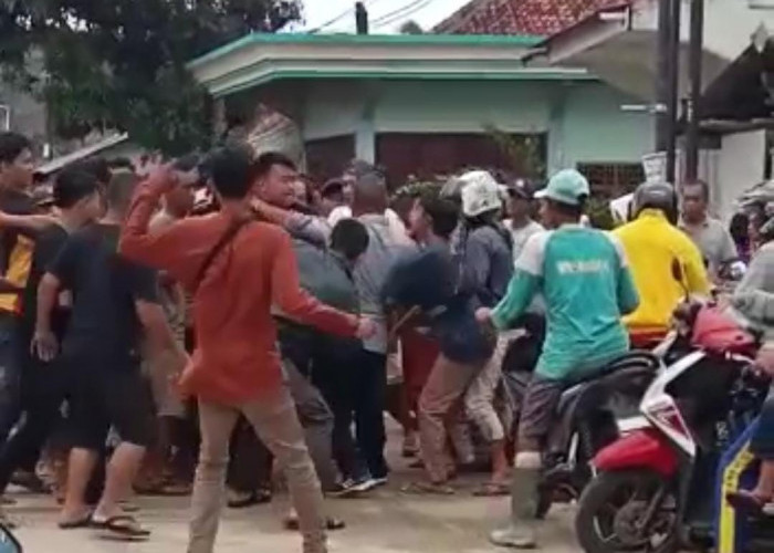 Viral, Guru Ngamuk dan Pukul 6 Warga di Malingping, Infonya Alami Gangguan Jiwa 