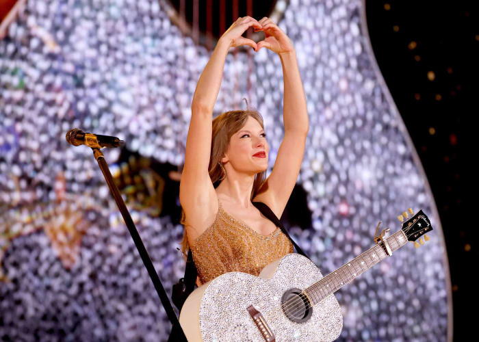 Gak Cuma Enak Didengar, 6 Lagu Taylor Swift Ini Ternyata Punya Arti Deep dan Relate Banget 