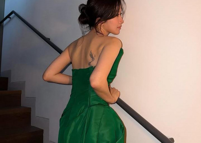 Pakai Gaun Hijau Zamrud, Simak Pesona Mewah Moon Ga Young di Event Terbaru DAMIANI
