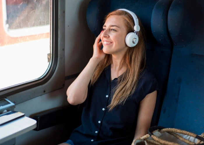 Biar Gak Bosen, Berikut 8 Kegiatan yang Bisa Kamu Lakukan di Kereta Saat Perjalanan Mudik