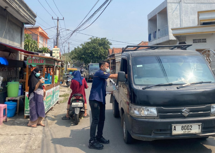 Antisipasi Abu Vulkanik Krakatau, Karang Taruna Randakari Bagikan Ribuan Masker