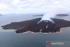 Sinyal Anomali Magnetik dan Kilatan Petir Vulkanik Warnai Erupsi Anak Krakatau