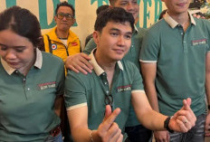 Aldi Taher Ajak Ibunda Hadiri Peresmian Bisnis Kuliner Terbaru
