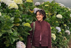 Gaya Playful Monokrom ala Ify Alyssa Jadi Inspirasi Outfit Hangout Anak Muda