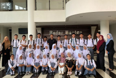 Eksrakulikuler Jurnalistik SMKN 1 Ciruas Kunjungi Radar Banten