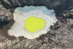 Penjelasan Pakar Soal Fenomena Kawah 'Telur Ceplok' di Gunung Anak Krakatau