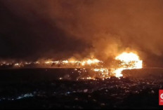 Kebakaran TPA Jatiwaringin, Api Makin Besar hingga Rabu Malam