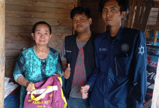 KKM 54 UNTIRTA Bantu Penyaluran Bantuan untuk Warga Terdampak Banjir  ‎di Kampung Kemayungan