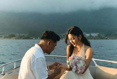 Asnawi Mangkualam Lamar Yuriska Patricia di Bali, Berlutut Romantis di Atas Kapal