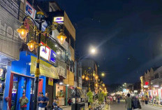 Liburan Versi Ringan, Mahasiswa Nikmati Suasana dan Cari Hiburan di Royal Baroe ‎