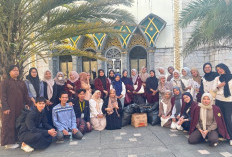 Relawan Kumpulkan 30 Kg Sampah dalam Aksi Clean Up di Masjid Agung Cilegon