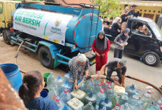 Bantu Warga Terdampak Kekeringan, Dema UIN Banten dan Baznas Distribusikan Air Bersih ke Desa Koranji