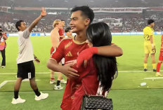 Gaya Sporty Elegan Inka Andestha Dukung Pratama Arhan di SUGBK Usai Persija Menang