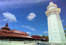 Wisata Religi Banten: Masjid Tua, Makam Sultan, dan Oleh-oleh Khas Banten