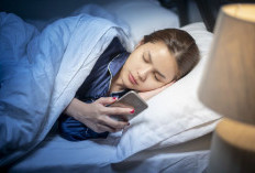 Kebiasaan Cek HP Setelah Bangun Tidur Ternyata Berdampak Buruk untuk Otak dan Mental