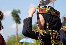 IKN Panas Mendidih, Peserta Karnaval Budaya Sembunyi dari Terik Matahari