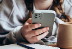 Mencari Gejala Overthinking di TikTok Bukanlah Self-Awareness, Ini Alasannya