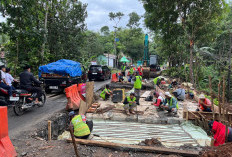 Jalan Nasional Longsor Segera Dicor, Truk Fuso Dilarang Melintas