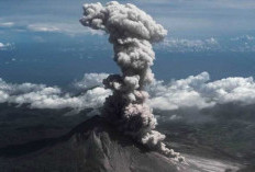 Waspada Teror Hoaks Bencana: Mengapa Video Lama Erupsi Semeru dan Anak Krakatau Kembali Viral?