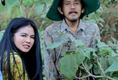 Melepas Rindu, Karina Ranau Pilih Sahur Pertama di Makam Mendiang Epy Kusnandar