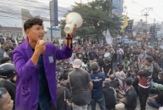 Mahasiswa Desak Kepgub Operasional Truk Dipertegas