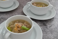 Menyandera Lidah Lewat Kesederhanaan, Inilah Rahasia Kuah Gurih Jernih Sup Ayam Hainan
