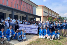Prodi Sistem Informasi UNPAM Serang Edukasi Literasi Digital dan Etika Bermedia Sosial bagi Siswa SMKN 1 Padar