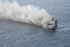 KMP Mutiara Sentosa II Diduga Karam Usai Terbakar di Perairan Sumenep