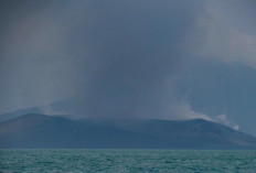 Gunung Anak Krakatau Erupsi Lagi Selama 5 Menit, Wisatawan Dilarang Mendekat