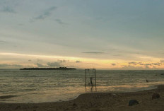 Menikmati Senja di Pantai Ceria, Sudut Manis di Pandeglang Buat Kamu yang Butuh Healing Tipis-tipis